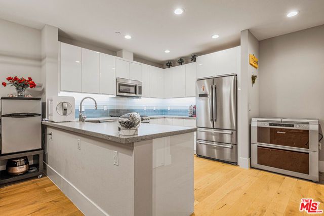 901 S Gramercy Drive 202, Los Angeles, CA 90019