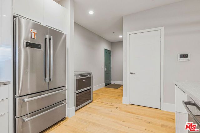 901 S Gramercy Drive 202, Los Angeles, CA 90019
