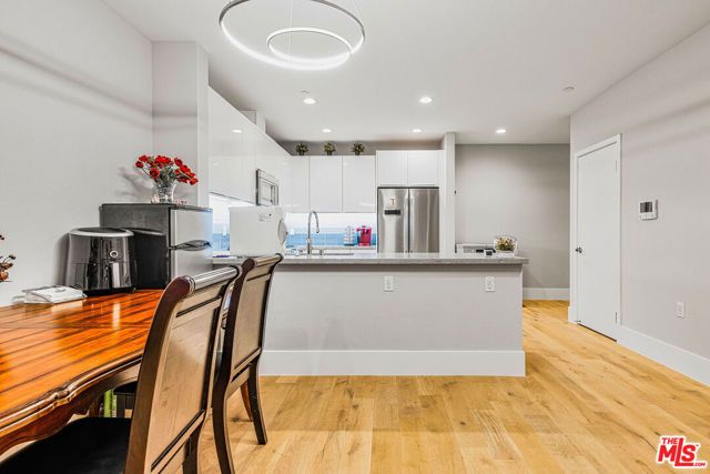 901 S Gramercy Drive 202, Los Angeles, CA 90019