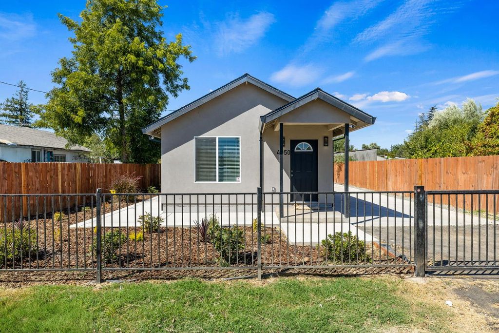 4950 Tulsa Ave, Olivehurst, CA 95961