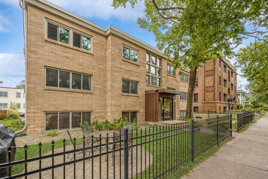 2507 Bryant Avenue S 1, Minneapolis, MN 55405 — photo 2