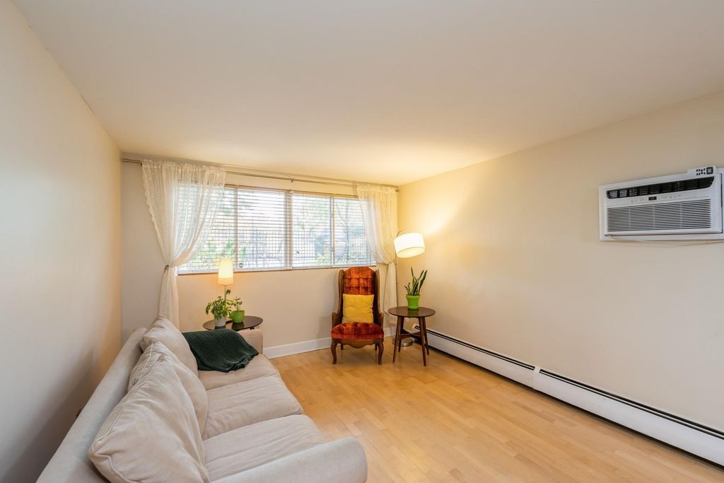 2507 Bryant Avenue S 1, Minneapolis, MN 55405 — photo 4