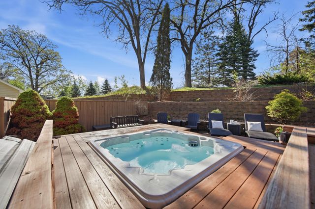 2301 Great Oaks Drive, Burnsville, MN 55337