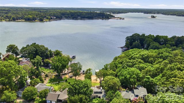 31002 Executive Point, Tega Cay, SC 29708
