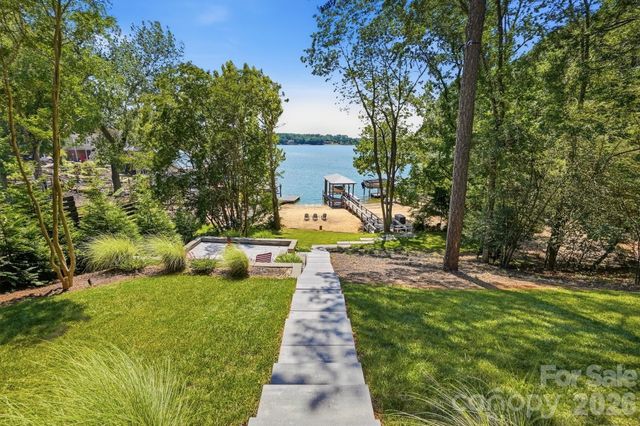 31002 Executive Point, Tega Cay, SC 29708