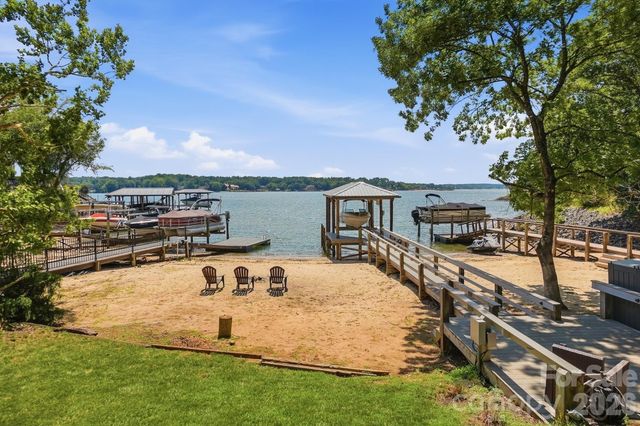 31002 Executive Point, Tega Cay, SC 29708