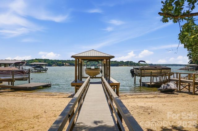 31002 Executive Point, Tega Cay, SC 29708