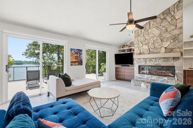 31002 Executive Point, Tega Cay, SC 29708