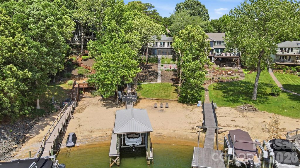 31002 Executive Point, Tega Cay, SC 29708