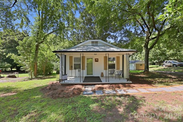 74 Pinecrest Drive SW, Concord, NC 28027