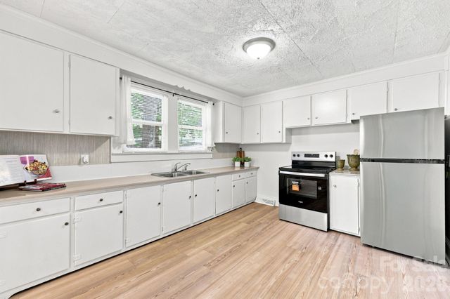 74 Pinecrest Drive SW, Concord, NC 28027