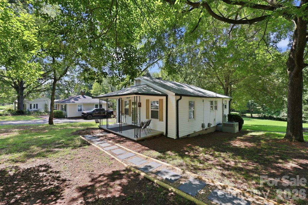 74 Pinecrest Drive SW, Concord, NC 28027