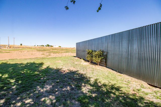 2420 E Willow Creek Drive, Amarillo, TX 79108