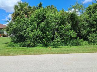 1081 SW Dartmouth Avenue, Port St Lucie, FL 34953