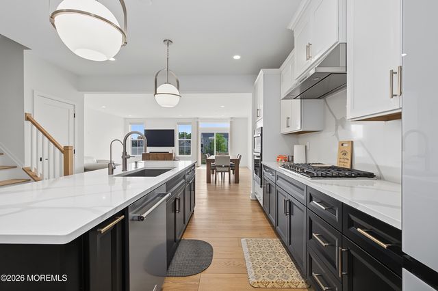 30 Cloverleaf Lane, Manalapan, NJ 07726