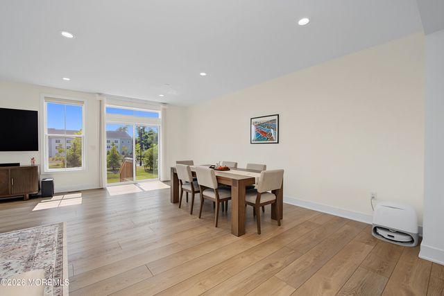 30 Cloverleaf Lane, Manalapan, NJ 07726
