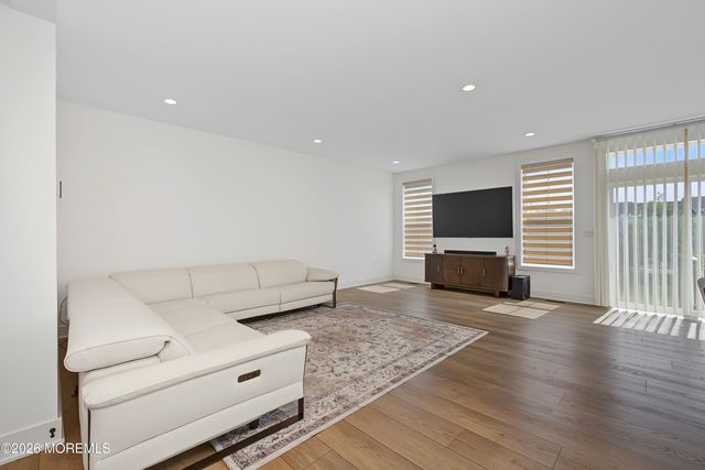 30 Cloverleaf Lane, Manalapan, NJ 07726