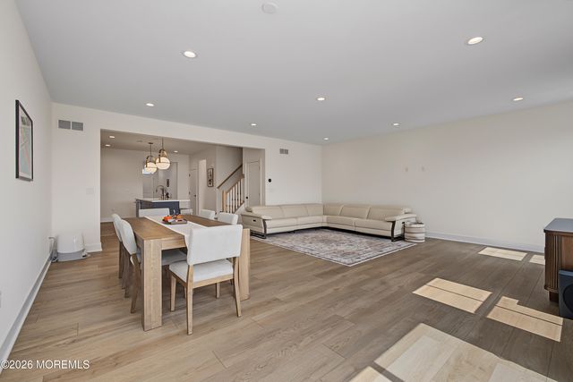 30 Cloverleaf Lane, Manalapan, NJ 07726