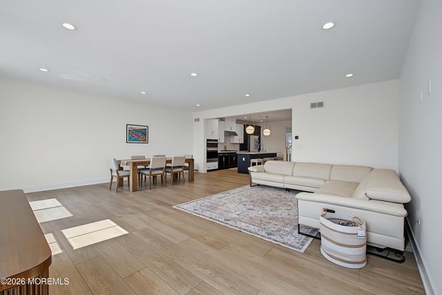 30 Cloverleaf Lane, Manalapan, NJ 07726