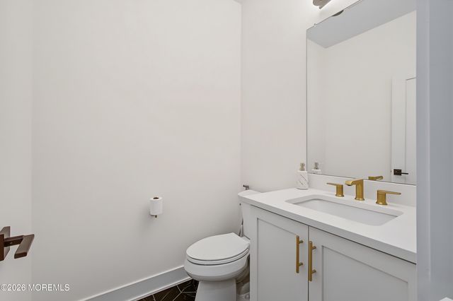 30 Cloverleaf Lane, Manalapan, NJ 07726