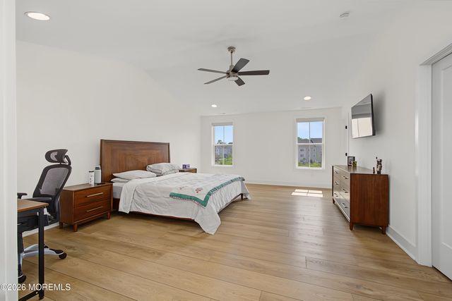 30 Cloverleaf Lane, Manalapan, NJ 07726