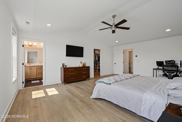 30 Cloverleaf Lane, Manalapan, NJ 07726