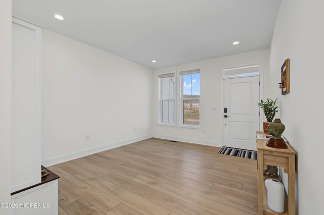 30 Cloverleaf Lane, Manalapan, NJ 07726