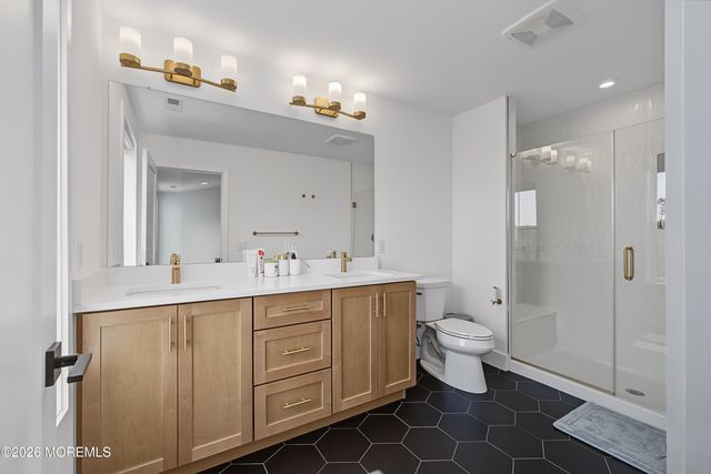 30 Cloverleaf Lane, Manalapan, NJ 07726