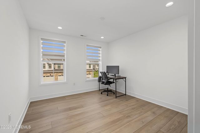 30 Cloverleaf Lane, Manalapan, NJ 07726