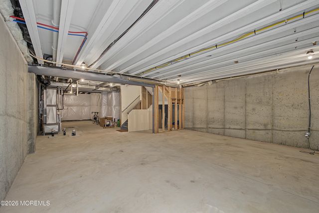 30 Cloverleaf Lane, Manalapan, NJ 07726