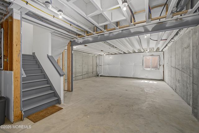 30 Cloverleaf Lane, Manalapan, NJ 07726
