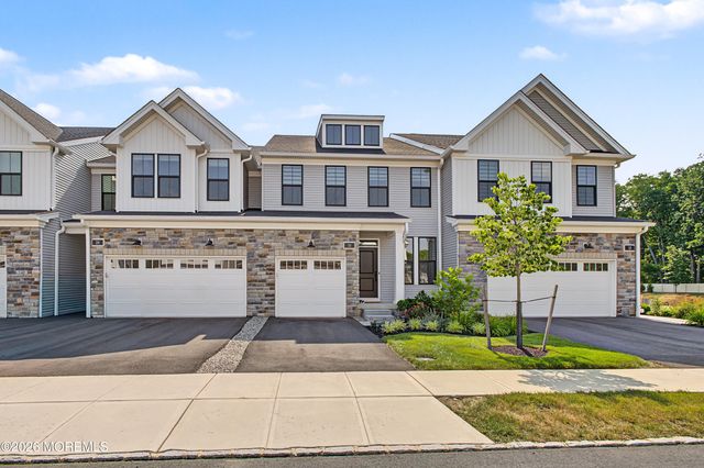 30 Cloverleaf Lane, Manalapan, NJ 07726