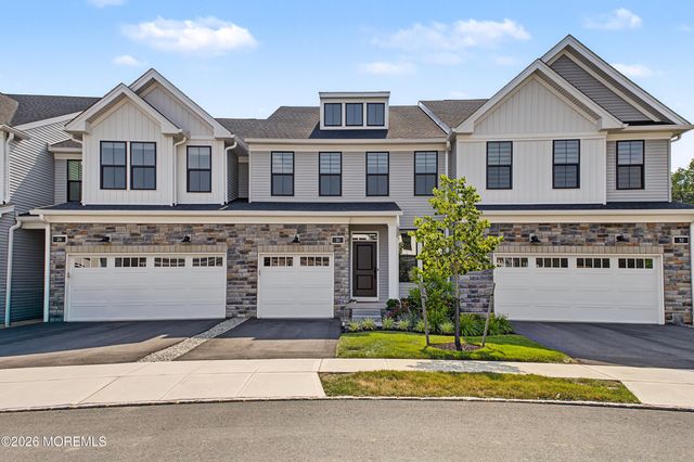 30 Cloverleaf Lane, Manalapan, NJ 07726