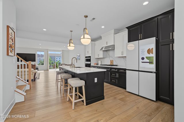 30 Cloverleaf Lane, Manalapan, NJ 07726