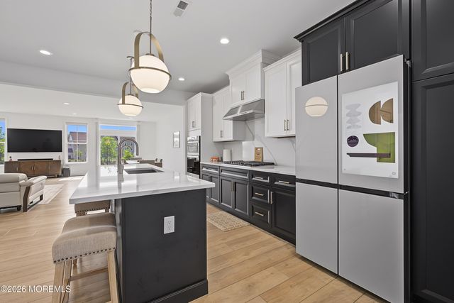 30 Cloverleaf Lane, Manalapan, NJ 07726