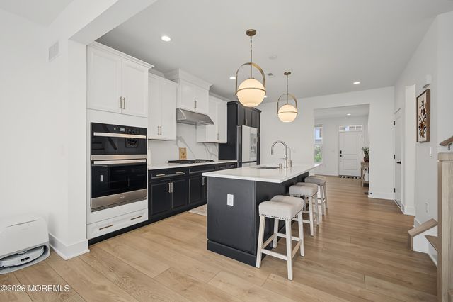 30 Cloverleaf Lane, Manalapan, NJ 07726