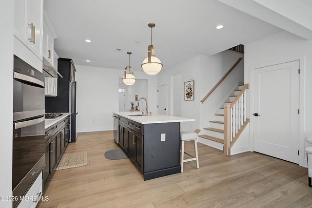 30 Cloverleaf Lane, Manalapan, NJ 07726