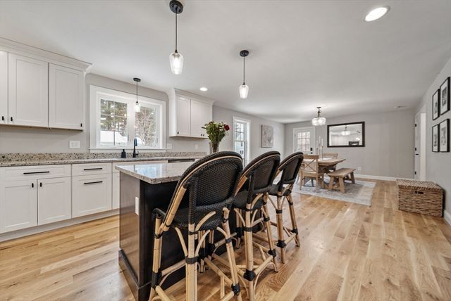 2 Mapleton Rd, Merrimac, MA 01860