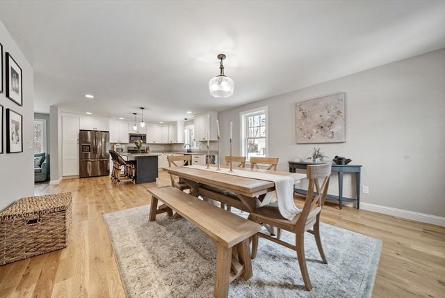 2 Mapleton Rd, Merrimac, MA 01860