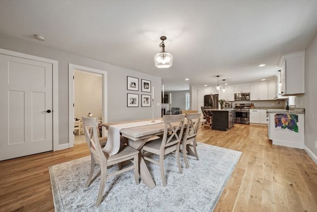 2 Mapleton Rd, Merrimac, MA 01860