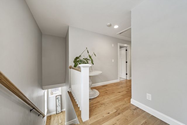 2 Mapleton Rd, Merrimac, MA 01860