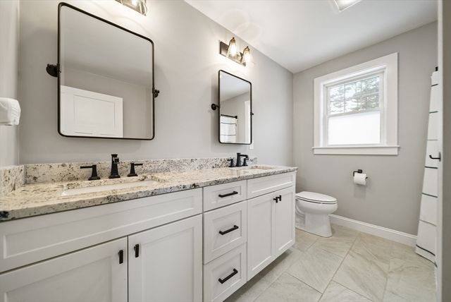 2 Mapleton Rd, Merrimac, MA 01860