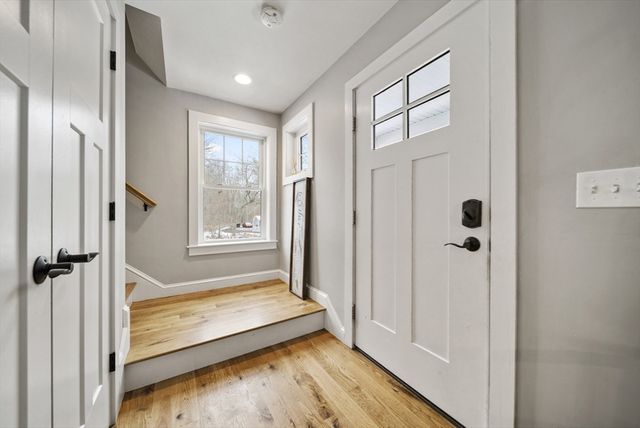 2 Mapleton Rd, Merrimac, MA 01860