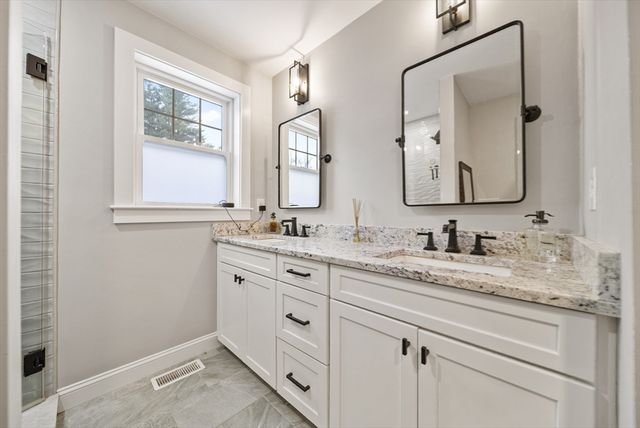 2 Mapleton Rd, Merrimac, MA 01860