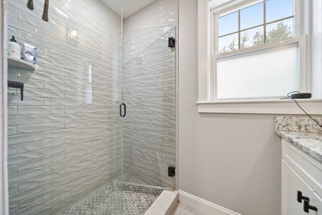 2 Mapleton Rd, Merrimac, MA 01860