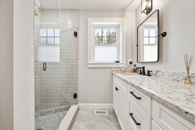 2 Mapleton Rd, Merrimac, MA 01860