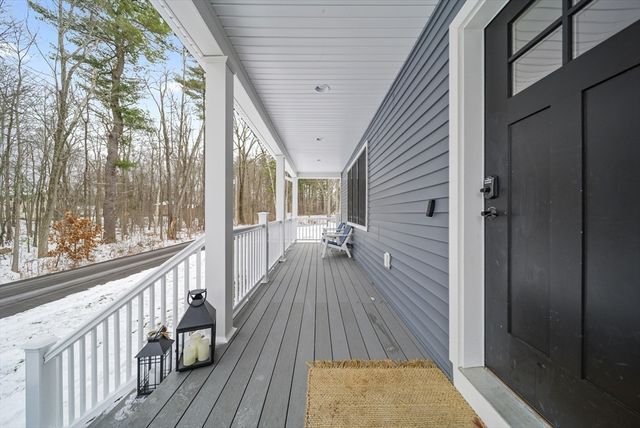 2 Mapleton Rd, Merrimac, MA 01860