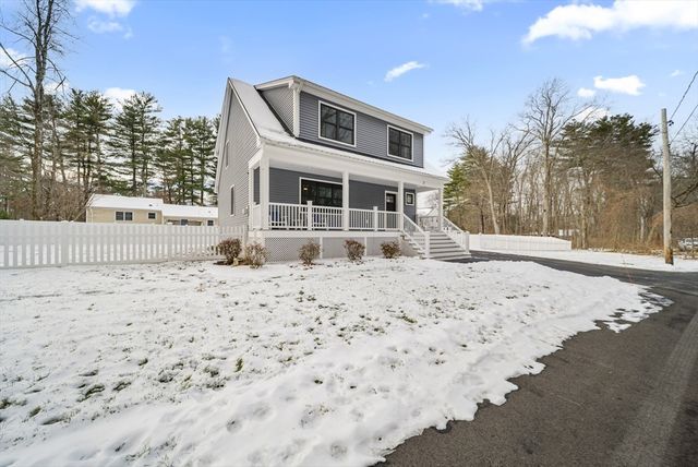 2 Mapleton Rd, Merrimac, MA 01860
