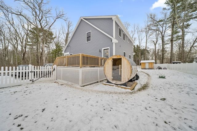 2 Mapleton Rd, Merrimac, MA 01860