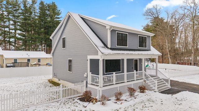 2 Mapleton Rd, Merrimac, MA 01860